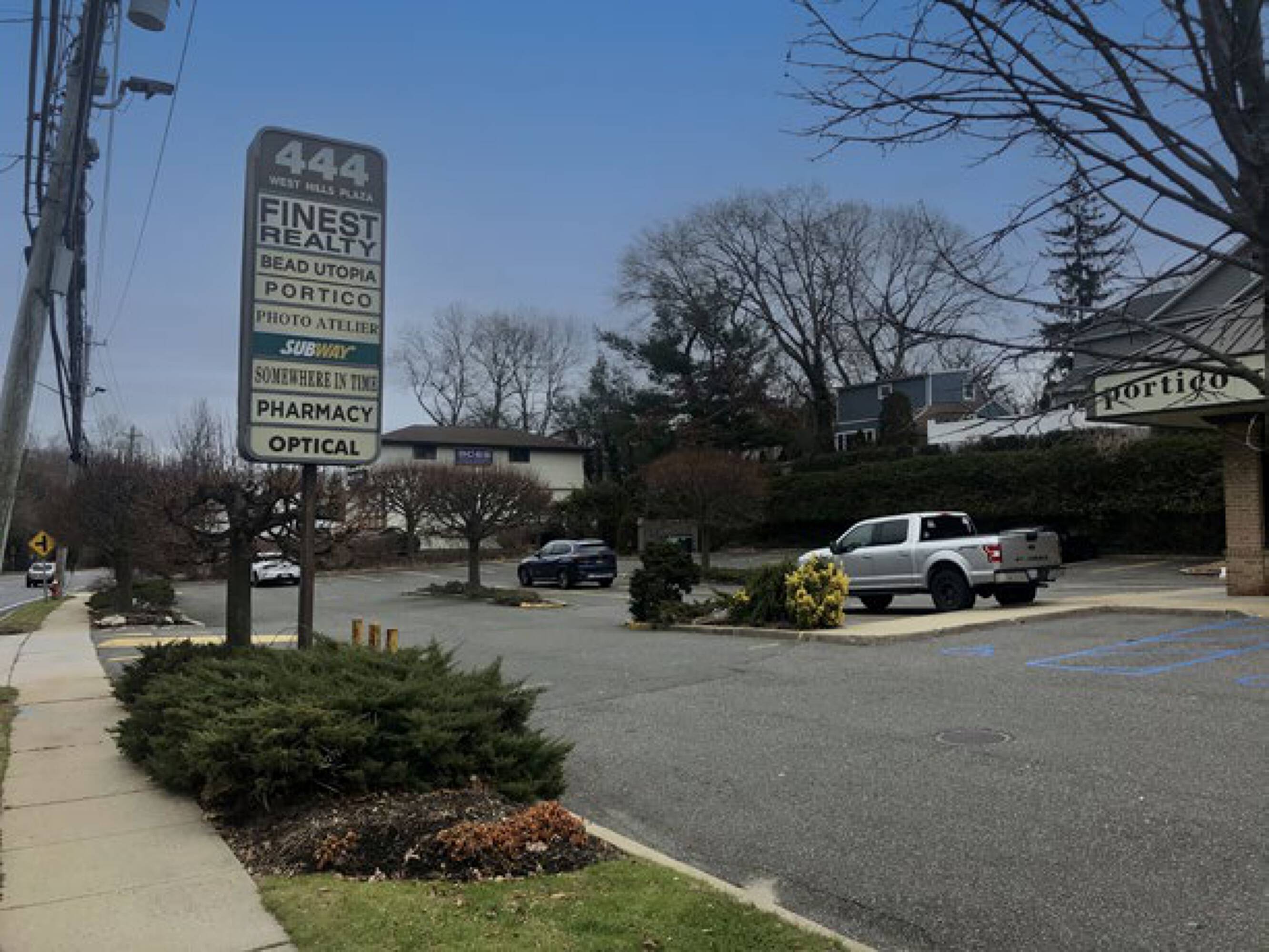 444 W Jericho Turnpike, Huntington, NY 11743