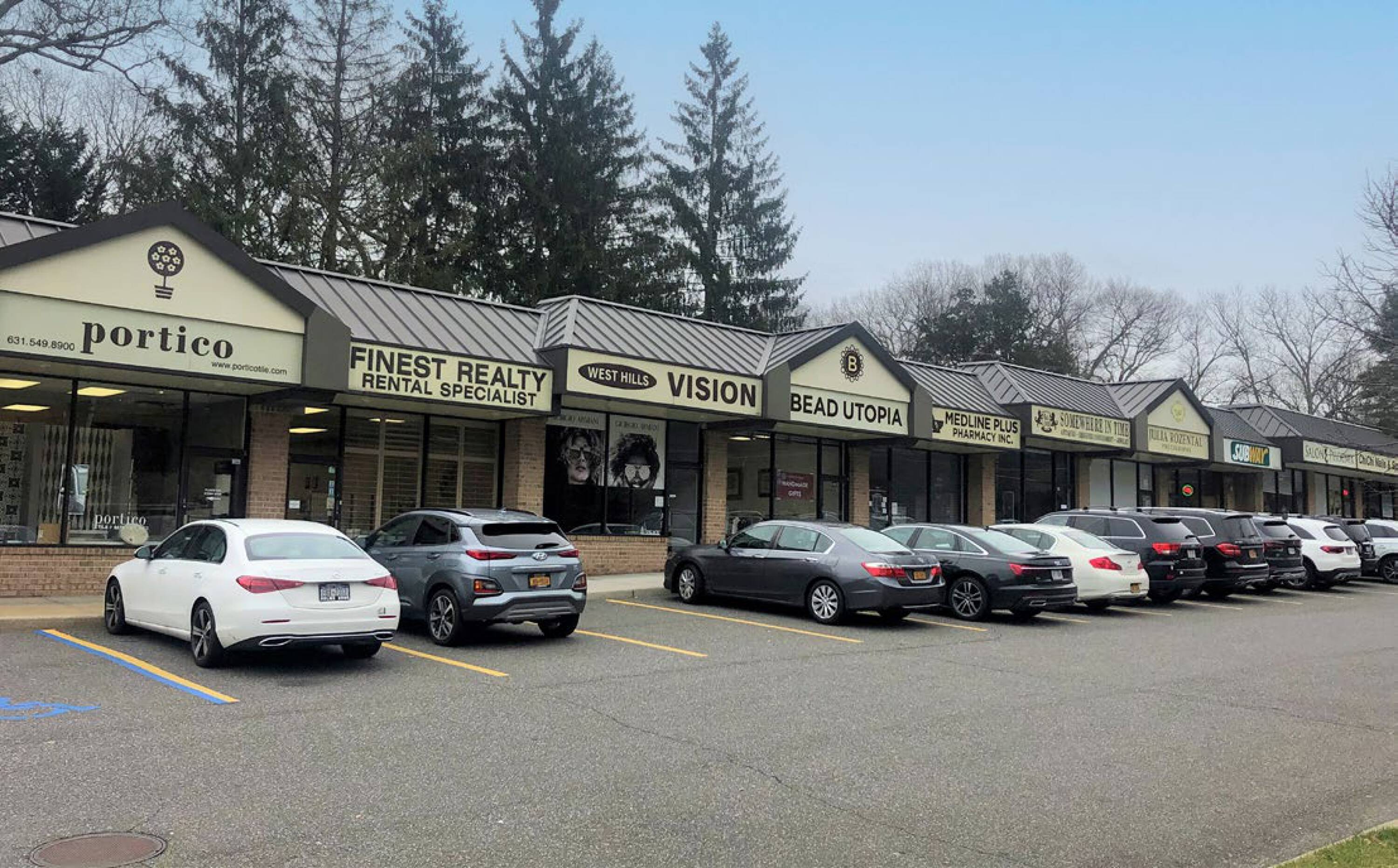 444 W Jericho Turnpike, Huntington, NY 11743