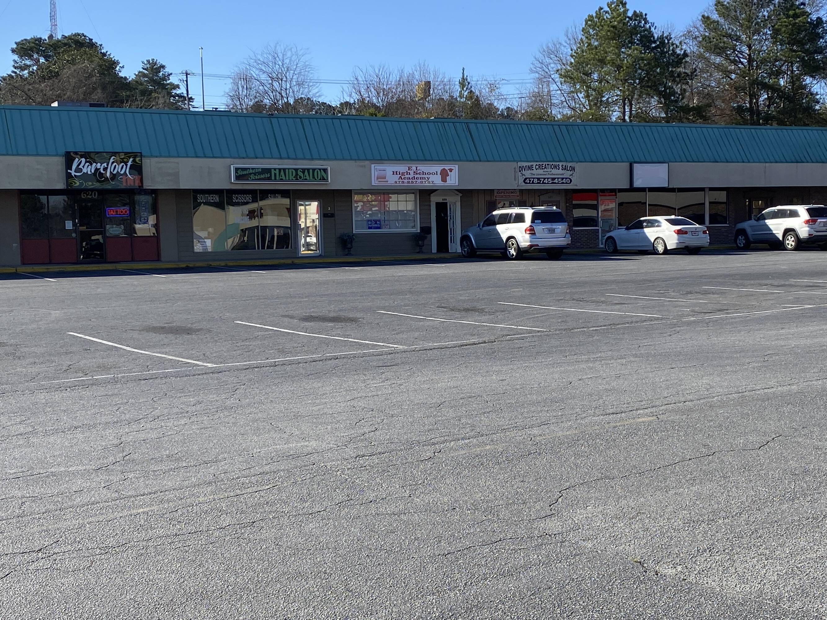 636 Shurling Dr, Macon, GA 31211