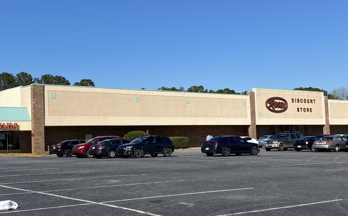 Pictures of Retail property located at 636 Shurling Dr, Macon, GA 31211 for lease - image #1
