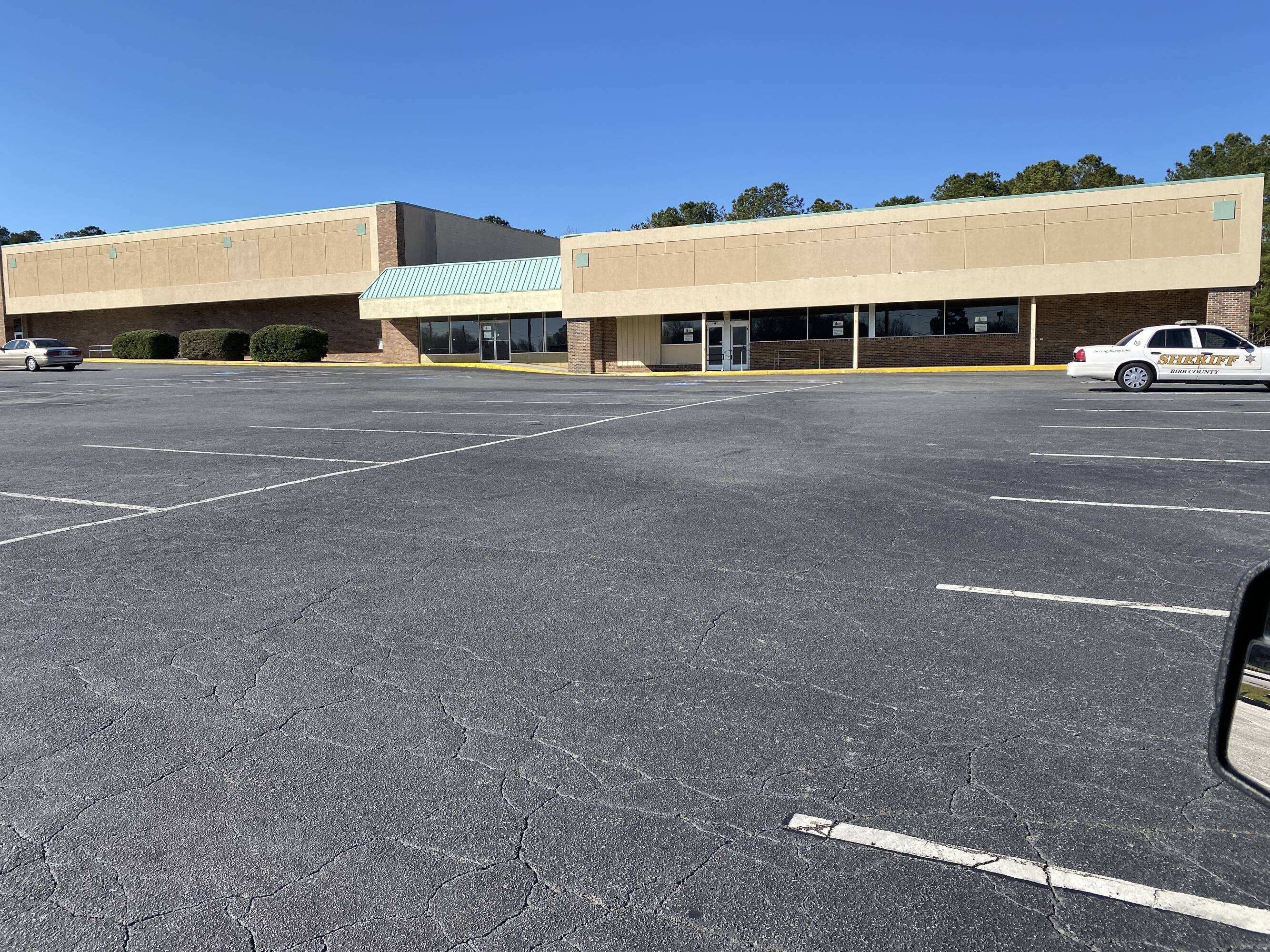 636 Shurling Dr, Macon, GA 31211