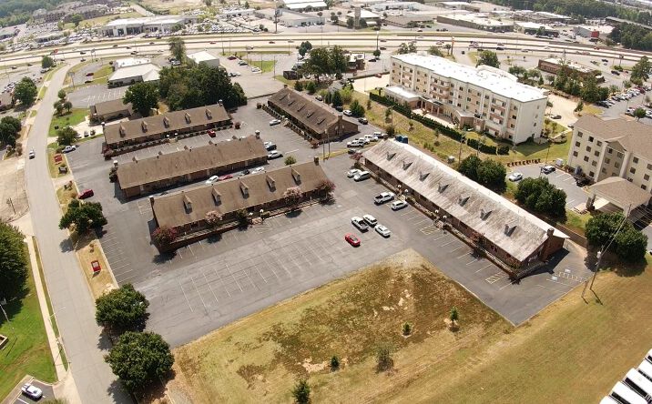Pictures of Office property located at 4610 - 4704 W Commercial Dr, North Little Rock, AR 72116 for lease - image #1