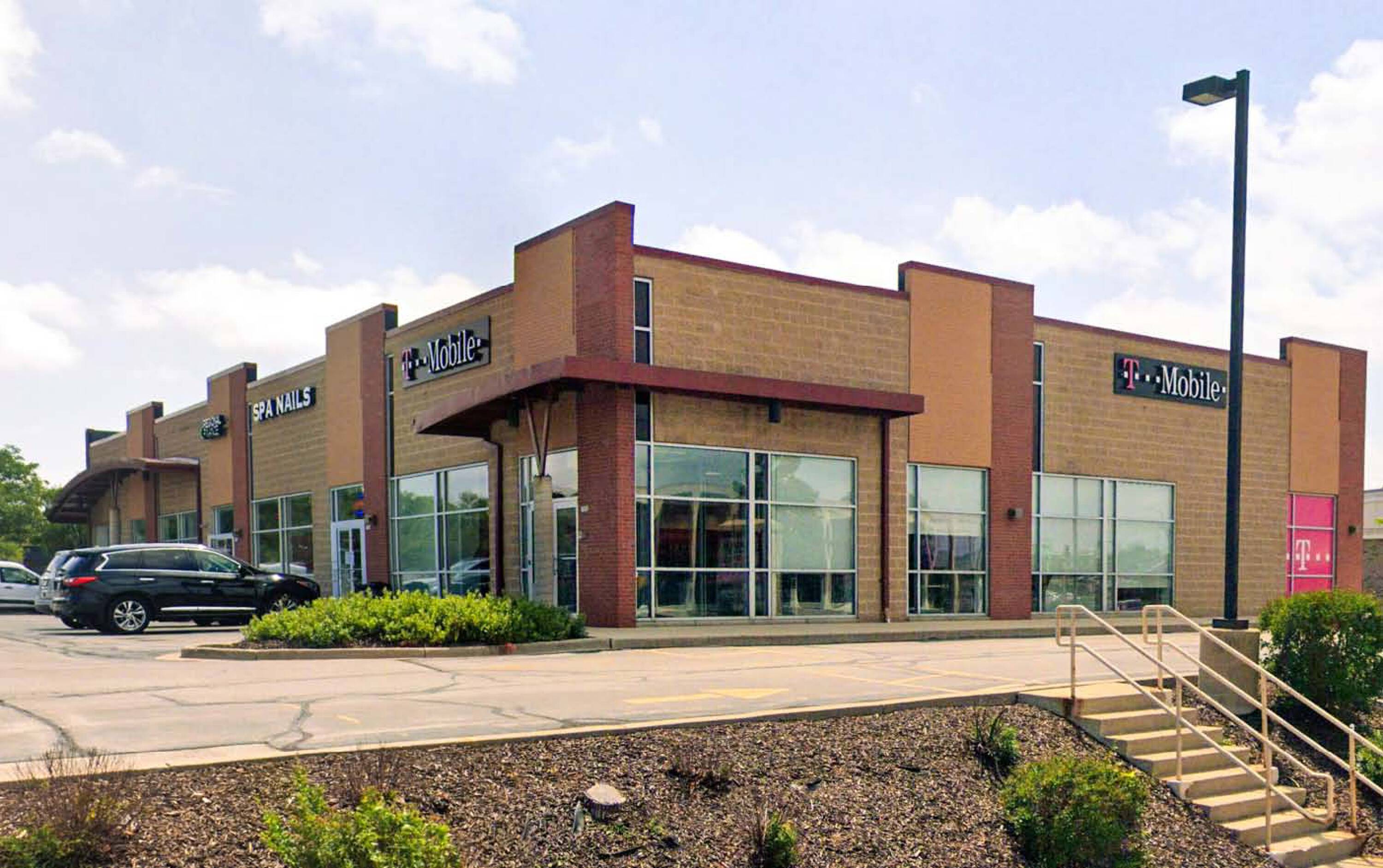 1520 S 108th St, West Allis, WI 53214