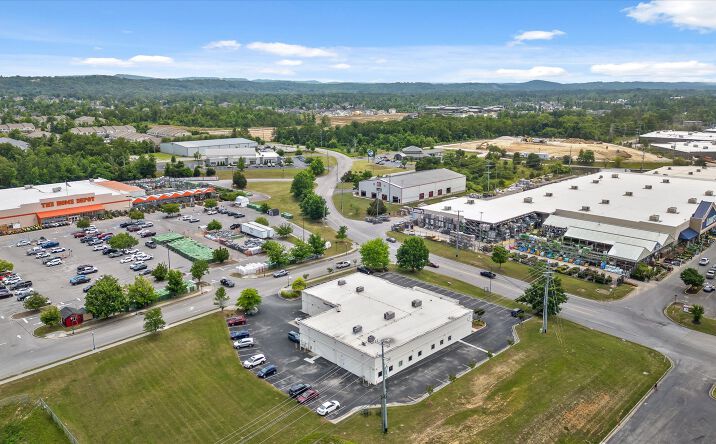 Pictures of Retail, Office, Restaurant property located at 7425 Commons Blvd, Chattanooga, TN 37421 for lease - image #1