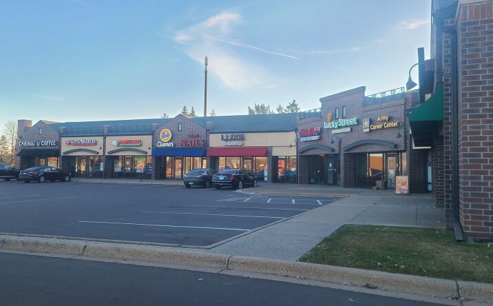 Pictures of Retail property located at 1400 County Rd 101, Plymouth, MN 55447 for lease - image #1