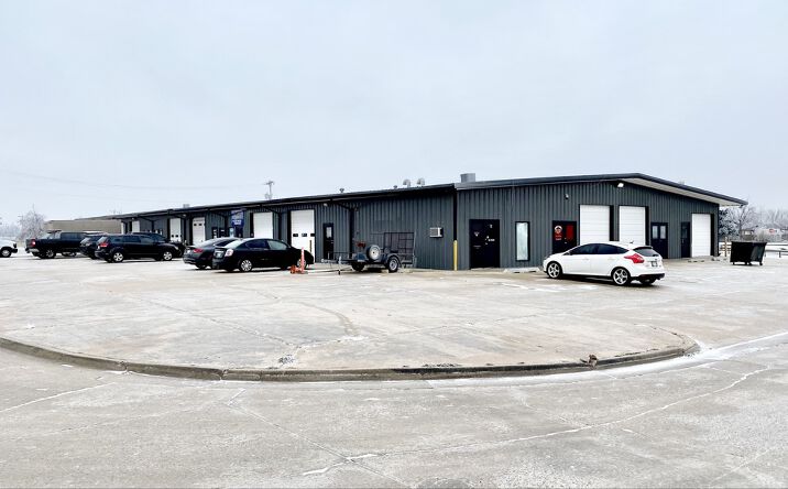 Pictures of Office, Industrial property located at 400 Maxi Ct, Yukon, OK 73099 for lease - image #1