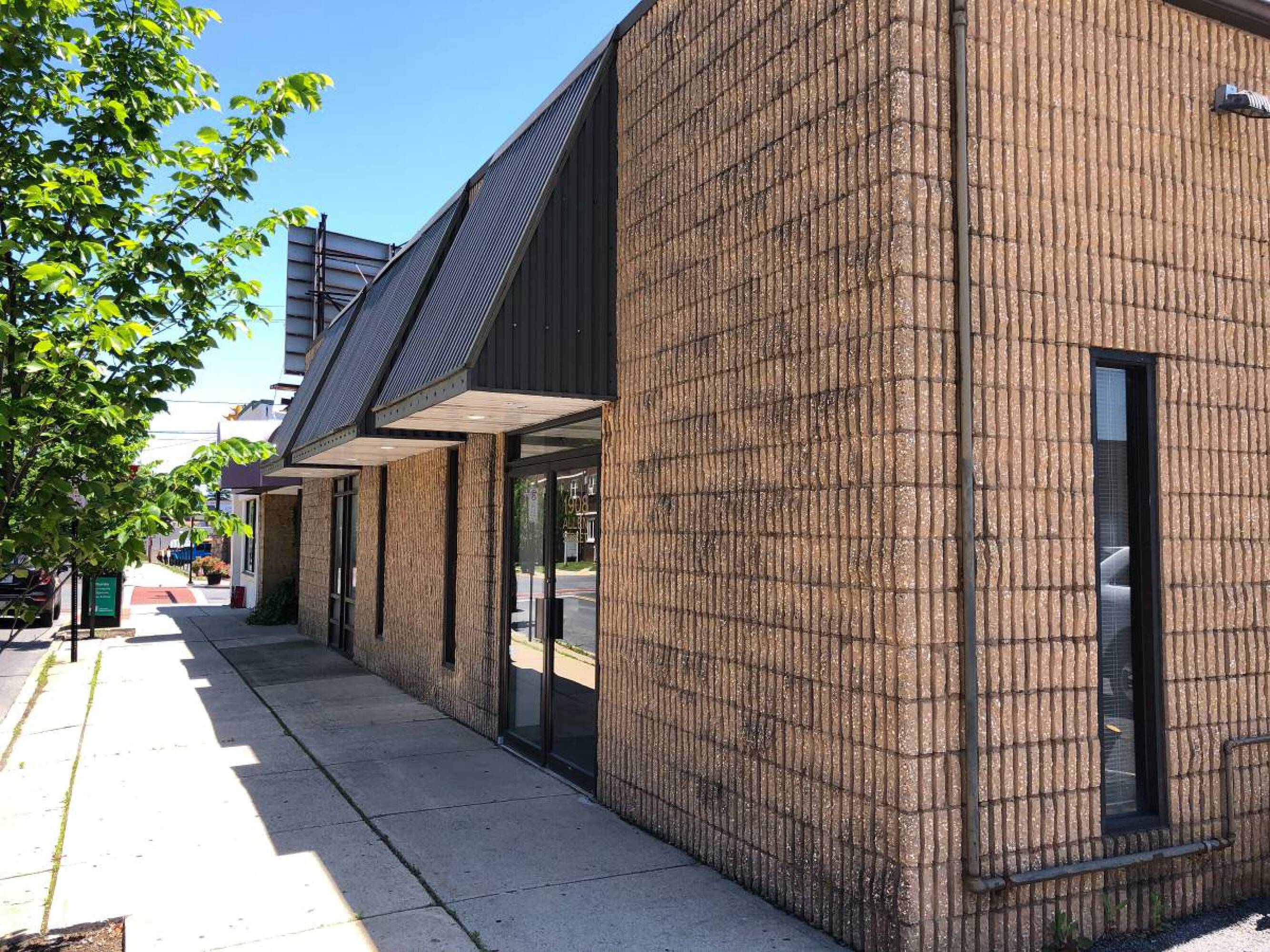 956807
