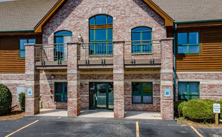 Pictures of Office property located at 1045 W Glen Oaks Ln, Mequon, WI 53092 for lease - image #1