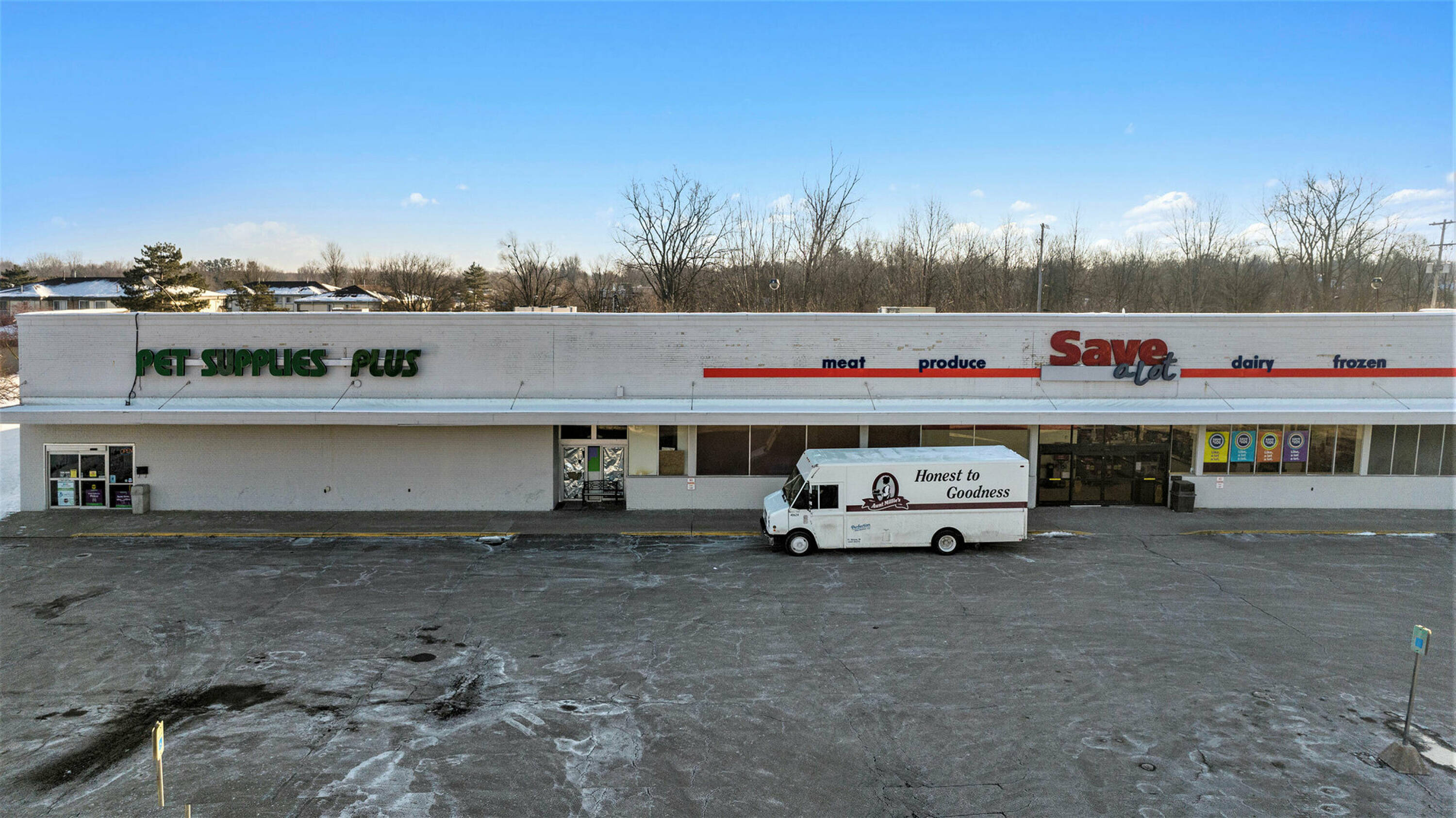 11956 Saginaw St, Mt Morris, MI 48458