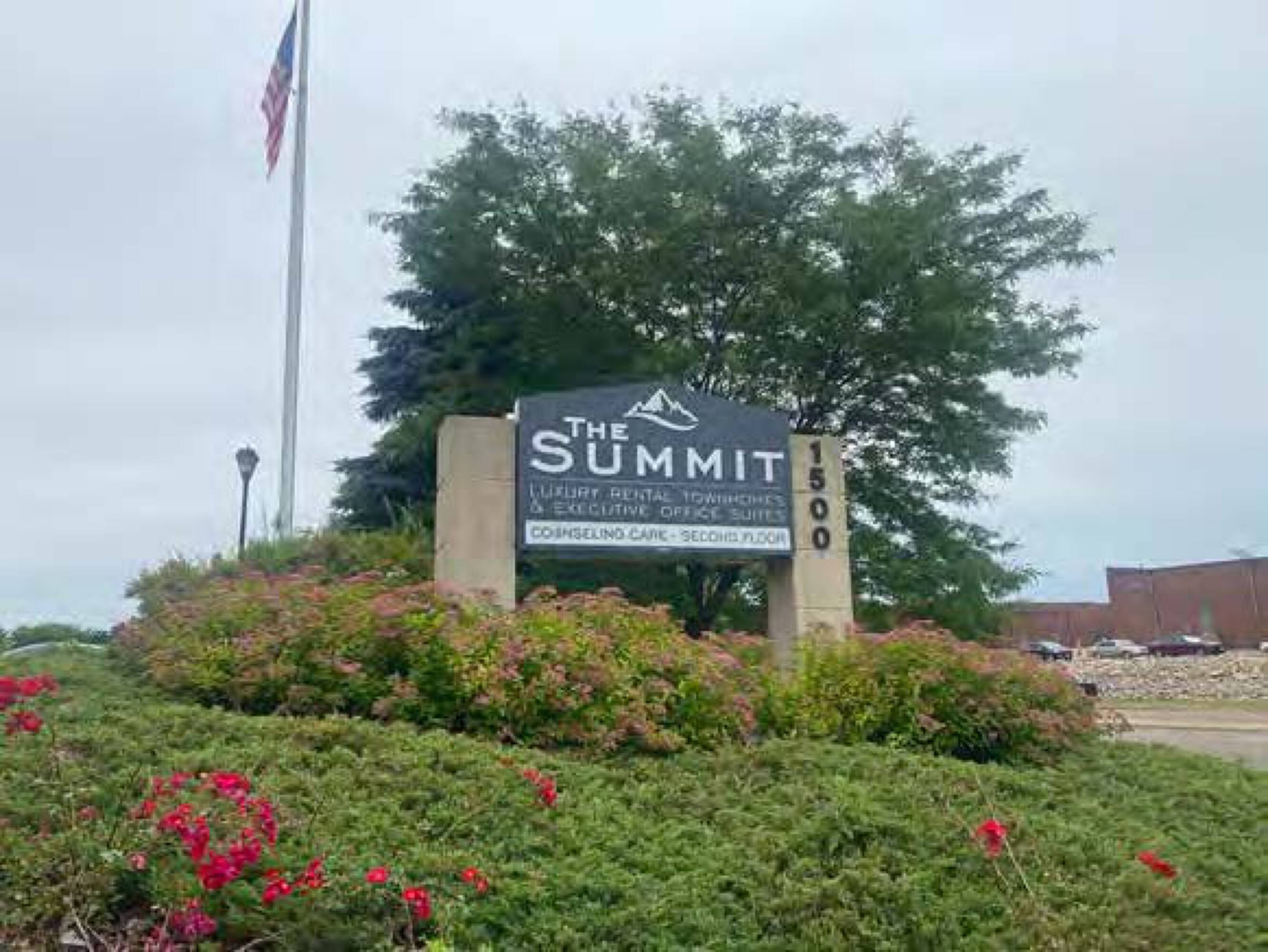 1500 McAndrews Rd W, Burnsville, MN 55337