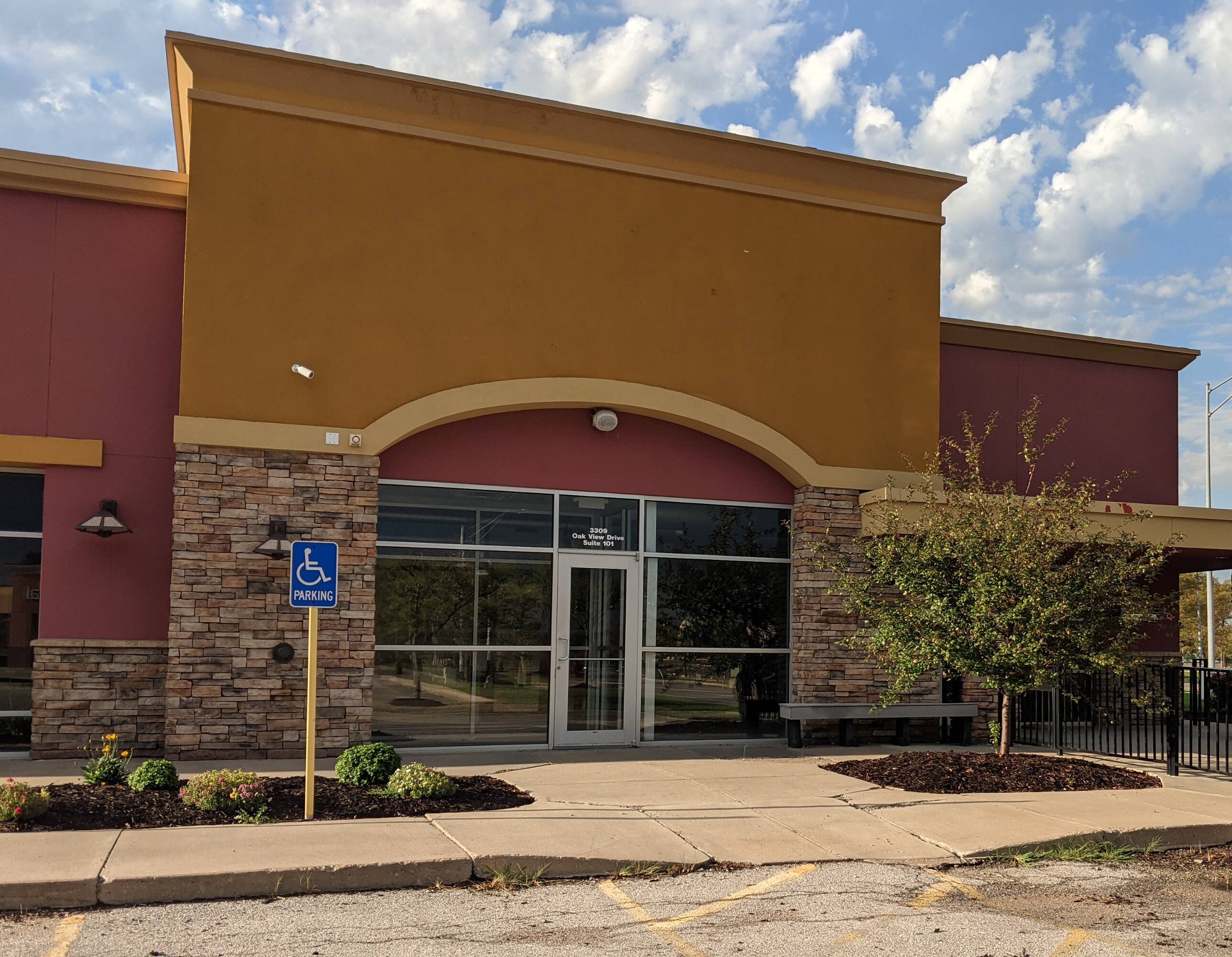 3309 Oak View Dr, Omaha, NE 68144