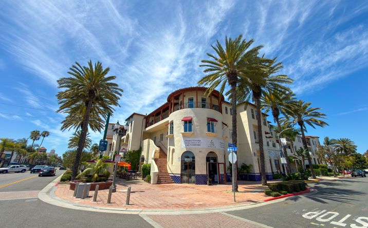 Pictures of Retail property located at 301 Main St, Huntington Beach, CA 92648 for lease - image #1