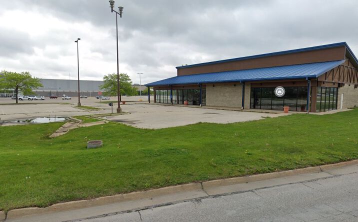 Pictures of Industrial property located at 2602 Crossroads Blvd, Waterloo, IA 50702 for sales - image #1