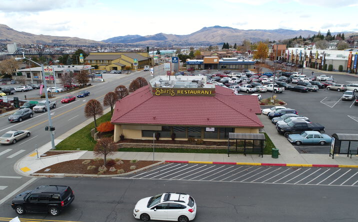 Pictures of Retail, Restaurant property located at 337 Valley Mall Pkwy, East Wenatchee, WA 98802 for lease - image #1