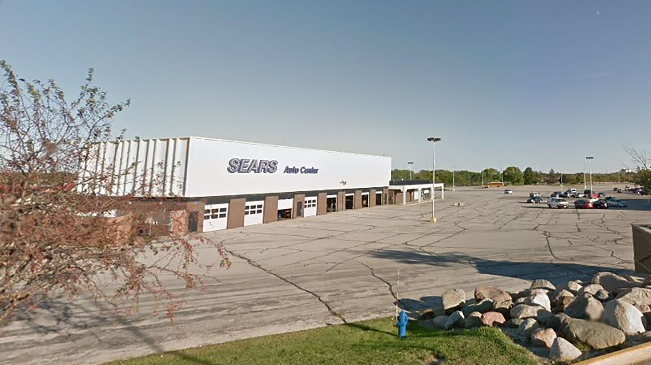 2060 La Porte Rd, Waterloo, IA 50702 Retail Space for Lease Former Sears Auto