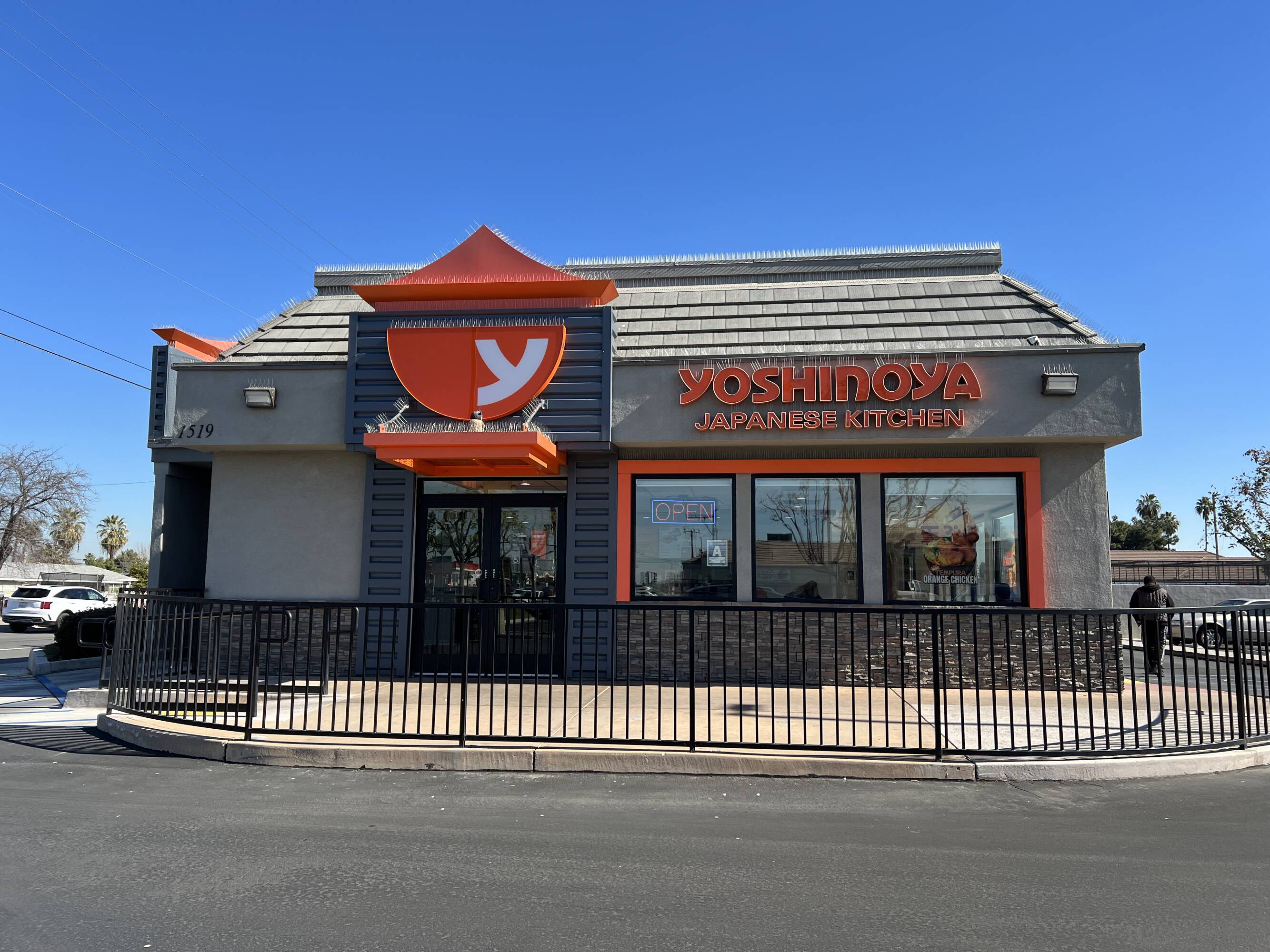 1501 White Ln, Bakersfield, CA 93307