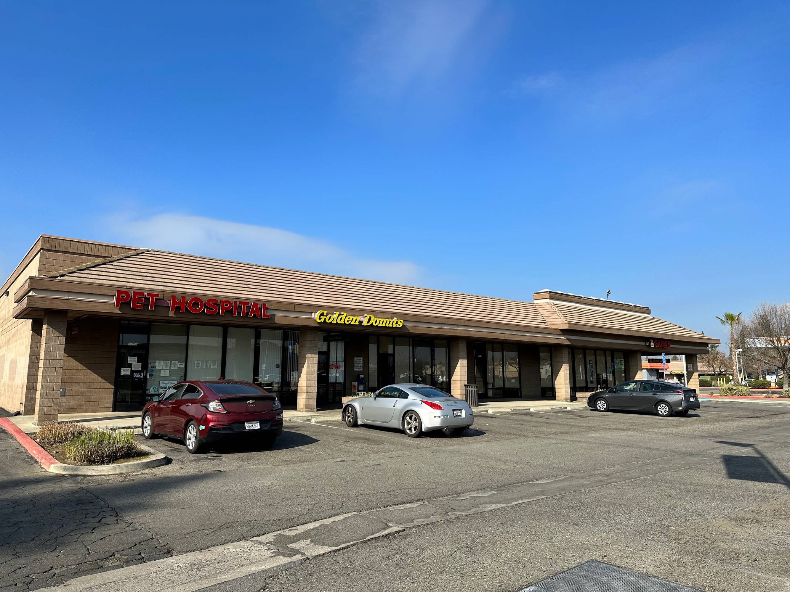 7705 N First St, Fresno, CA 93720 Retail Space for Lease Woodward