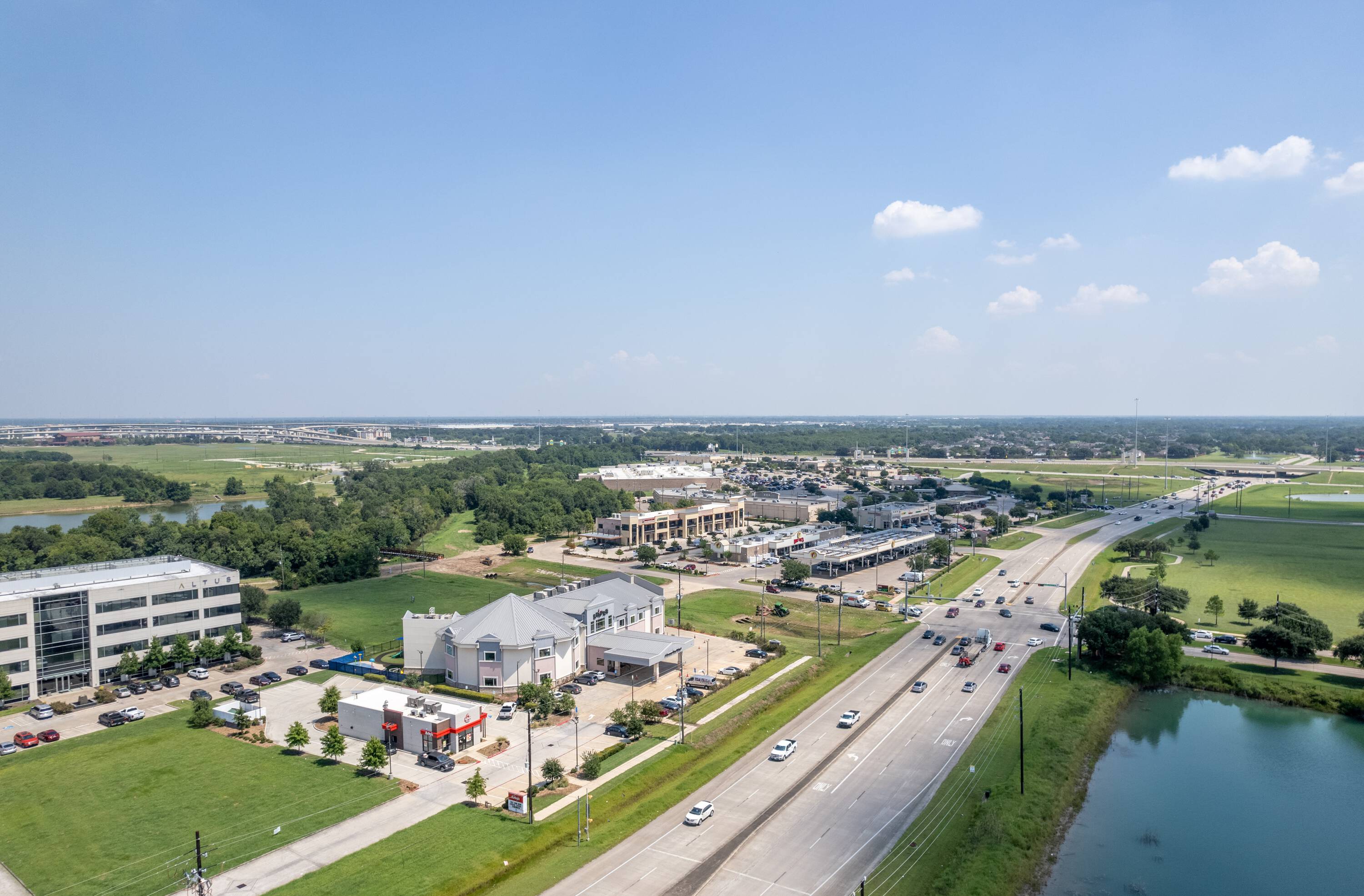 11161 Shadow Creek Pkwy, Pearland, TX 77584