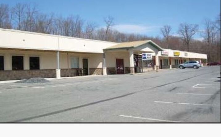 Pictures of Retail property located at 4330 Lehigh Dr, Walnutport, PA 18088 for lease - image #1