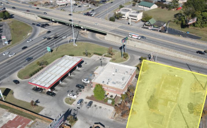 Pictures of Land property located at 903 Memorial Pkwy NW, Huntsville, AL 35801 for lease - image #1