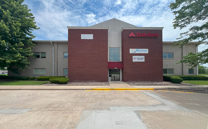 Pictures of Office property located at 2421 Corporate Center, Granite City, IL 62040 for lease - image #1
