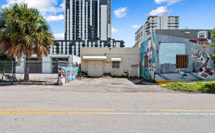 Pictures of Industrial property located at 804 NE 4th Ave, Fort Lauderdale, FL 33304 for lease - image #1