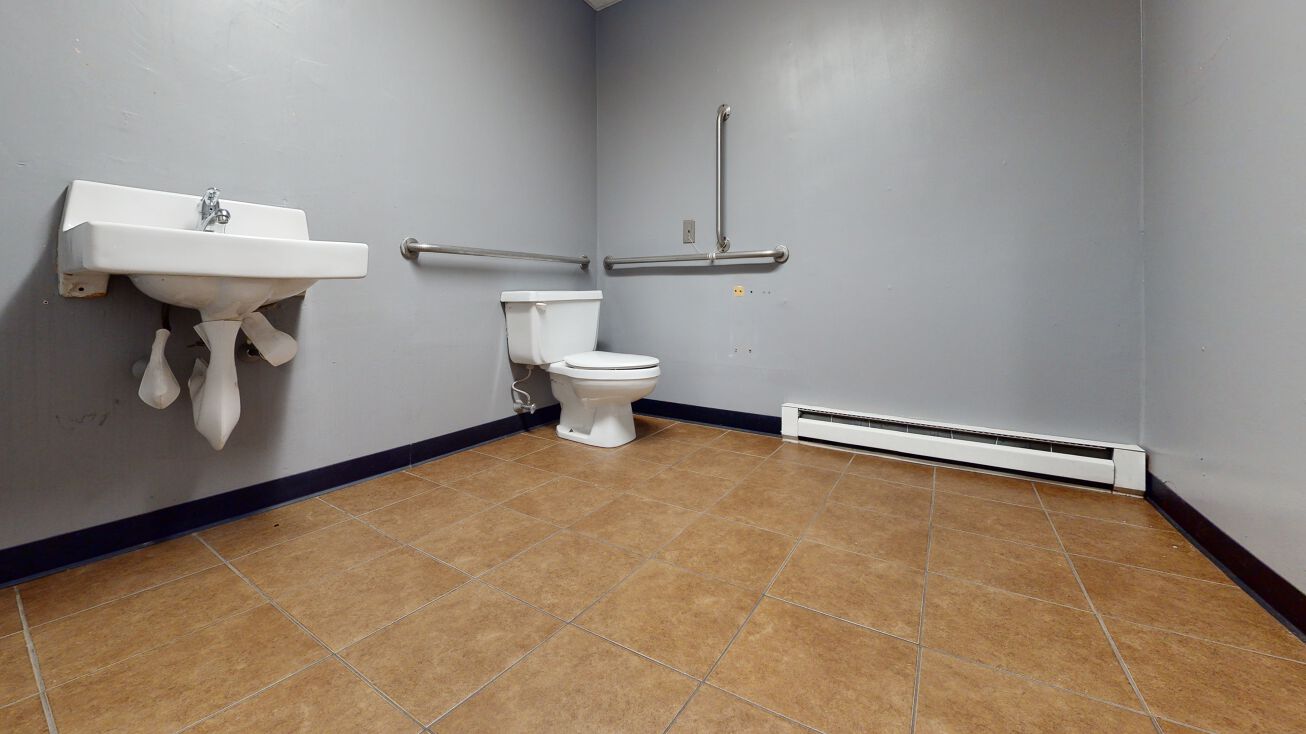 635 New Park Ave, West Hartford, CT 06110 Retail Space for Lease