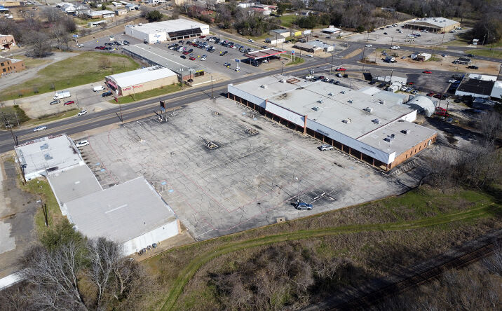 Pictures of Retail, Office property located at 330 E Spring St, Palestine, TX 75801 for lease - image #1