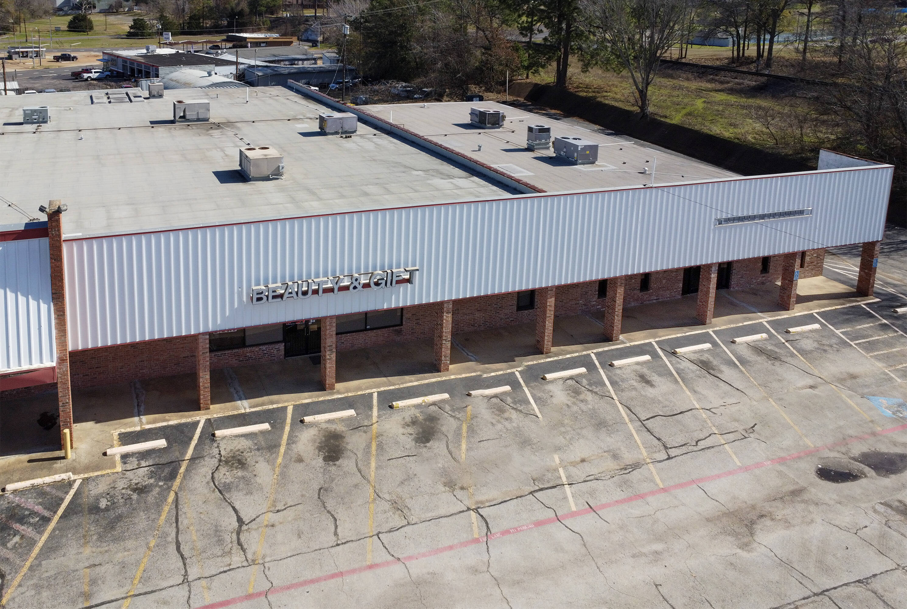 330 E Spring St, Palestine, TX 75801