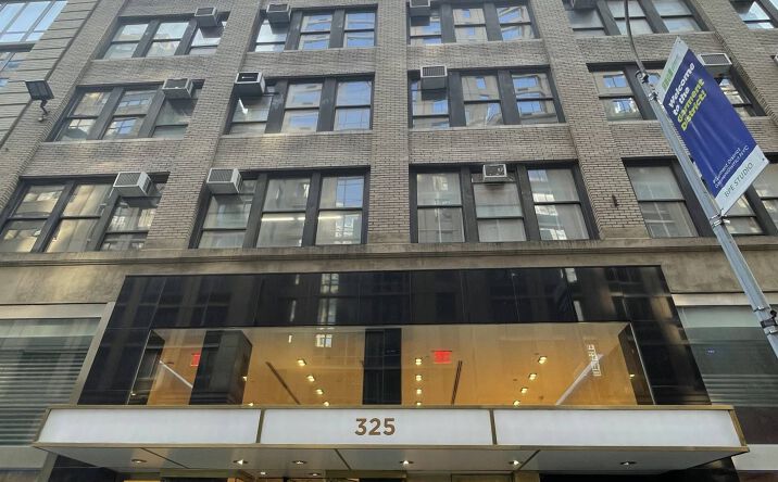 Pictures of Retail, Office property located at 325 W 38th St, New York, NY 10018 for lease - image #1