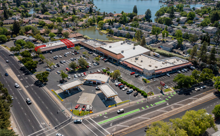 Pictures of Retail property located at 6373 Riverside Blvd, Sacramento, CA 95831 for lease - image #1