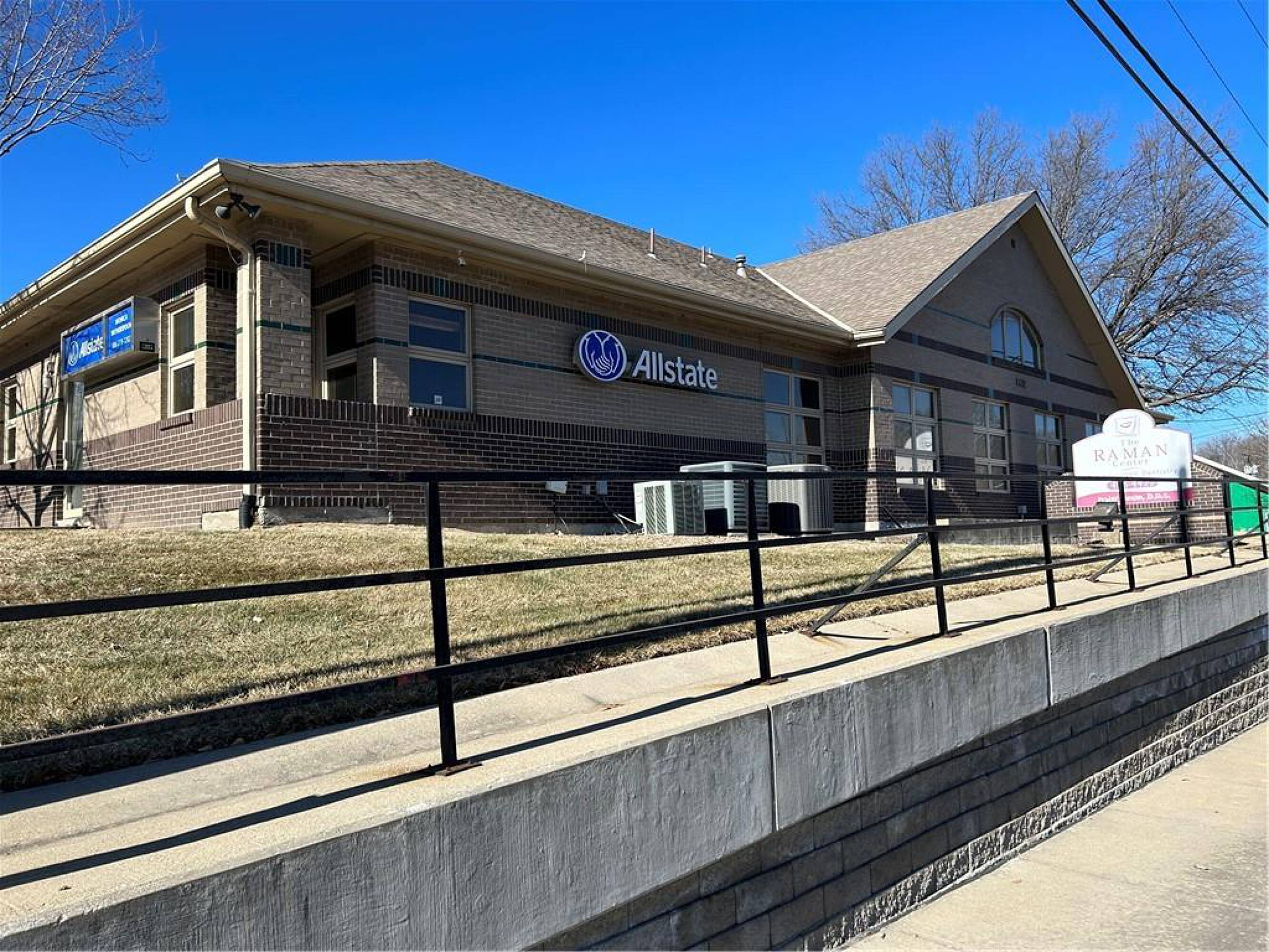 8612 N Oak Trafficway, Kansas City, MO 64155