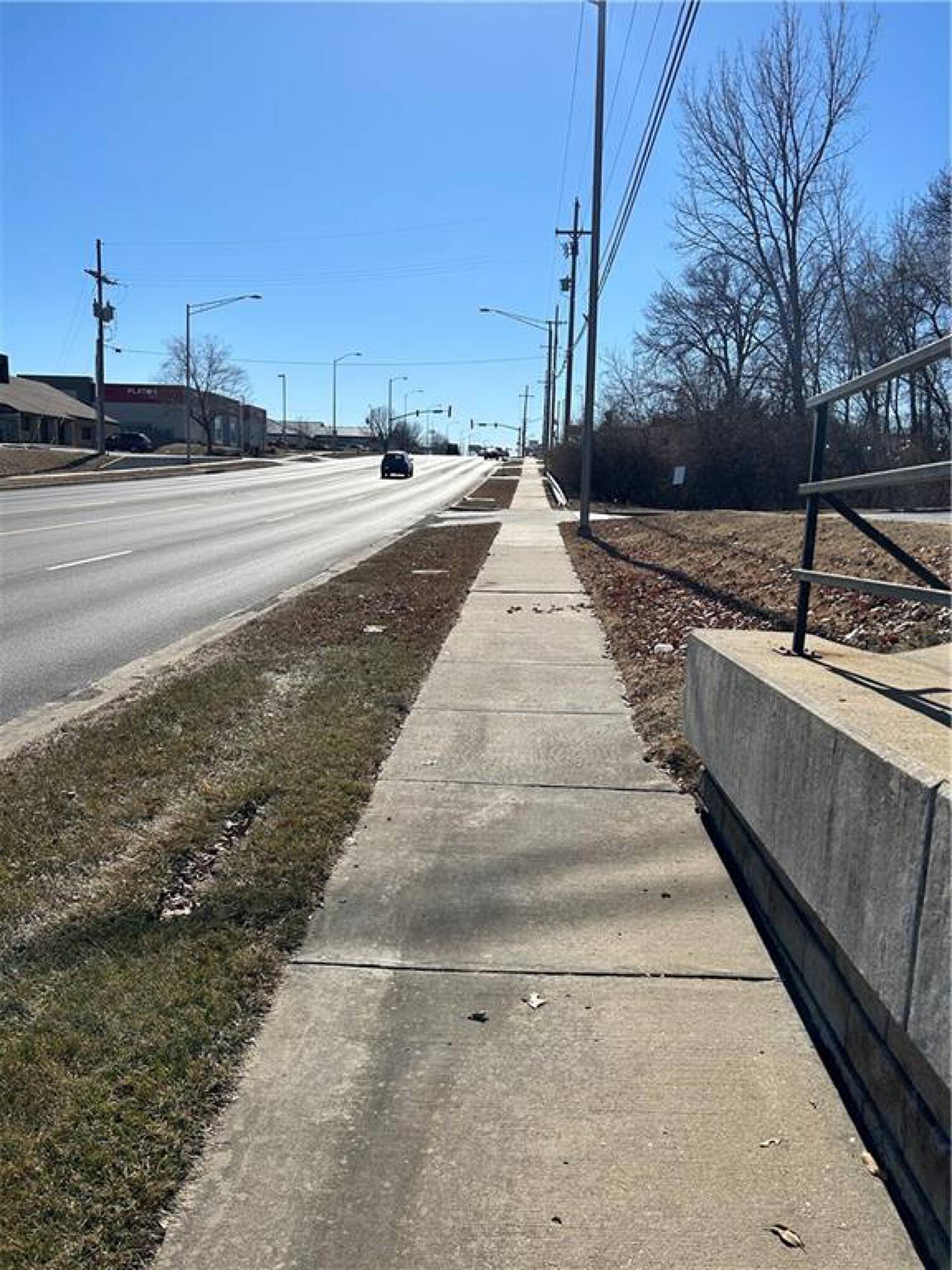 8612 N Oak Trafficway, Kansas City, MO 64155