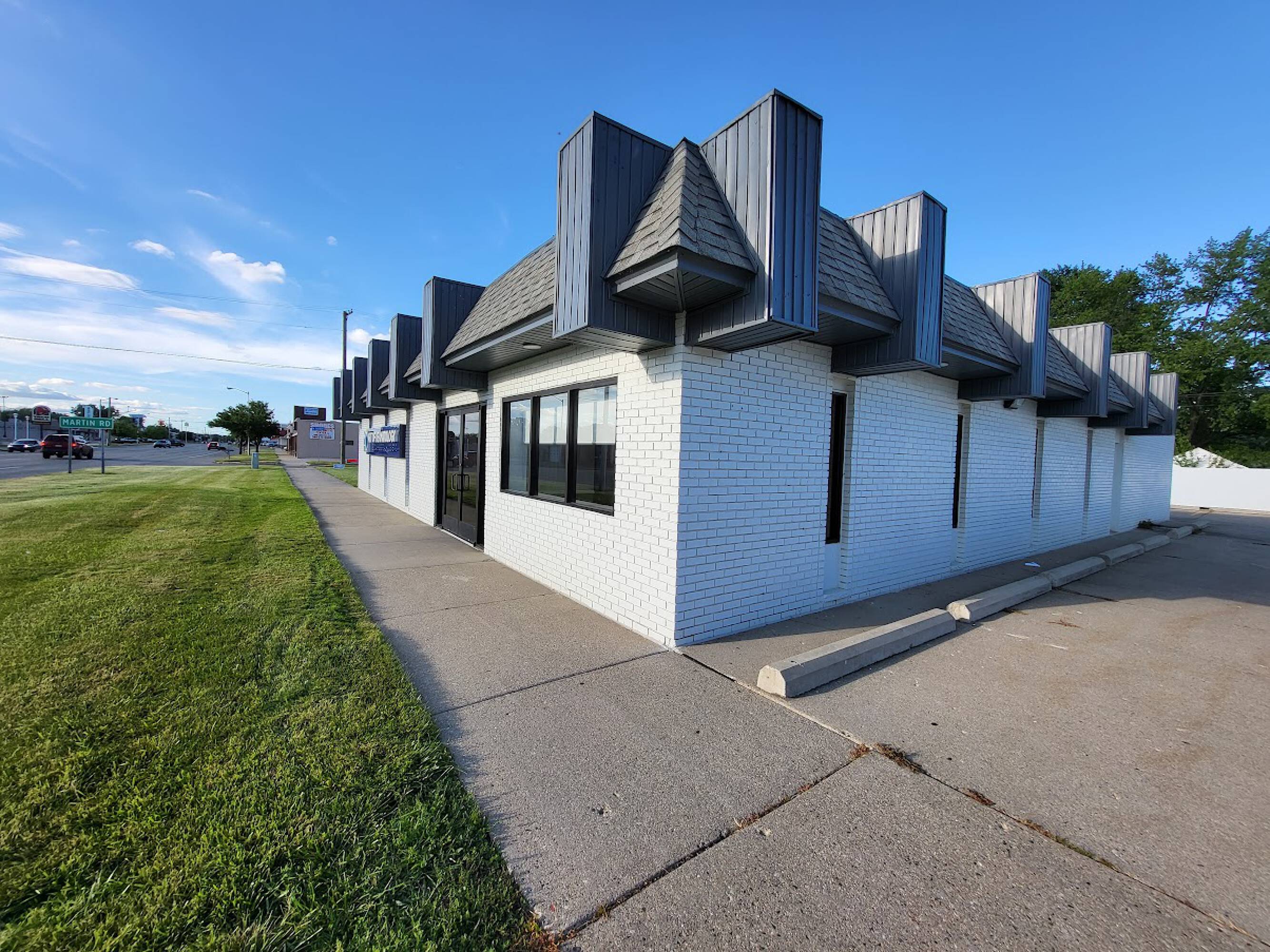 28300 Harper, St Clair Shores, MI 48081