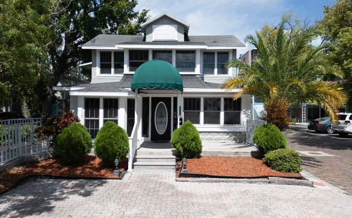 Pictures of Office property located at 216 Mirror Lake Dr N, St. Petersburg, FL 33701 for lease - image #1