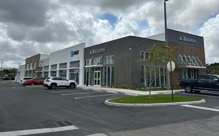 Pictures of Retail, Restaurant property located at 2899 W 4th Ave, Hialeah, FL 33010 for lease - image #1