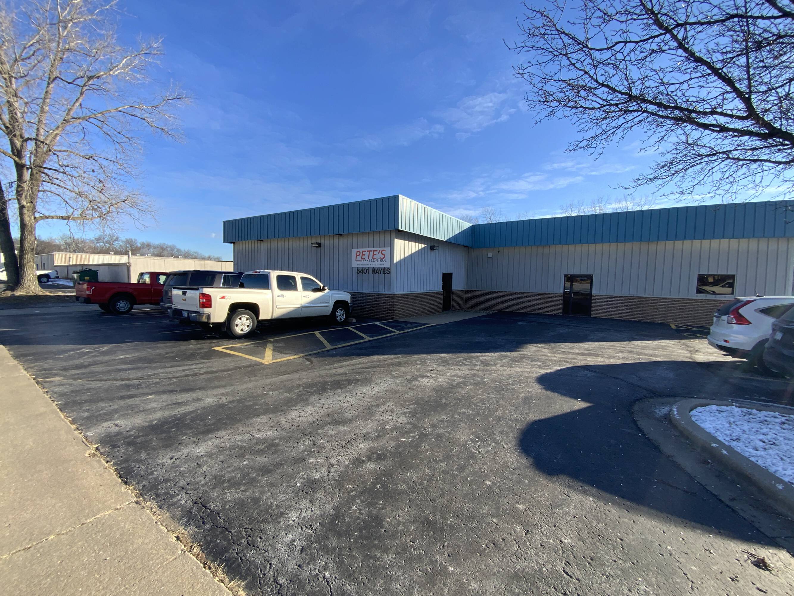 5401 Hayes St, Shawnee, KS 66203