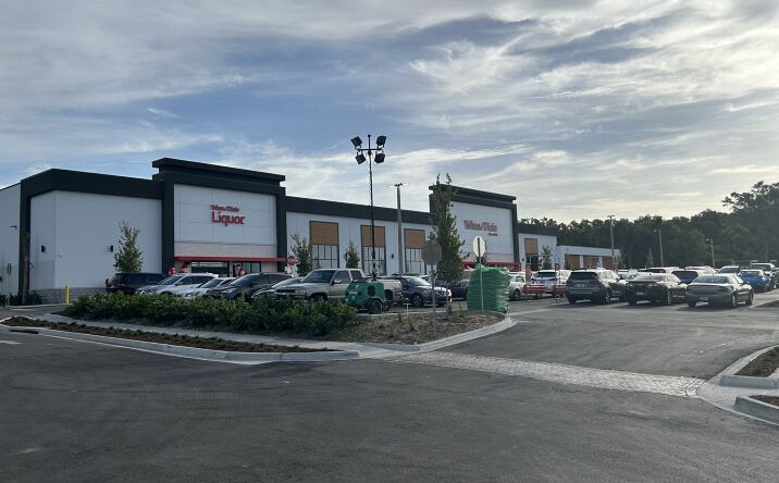 Pictures of Retail property located at 611 E Main St, Apopka, FL 32703 for lease - image #1