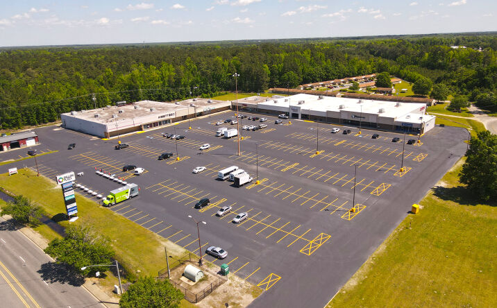 Pictures of Retail property located at 204 Radford Blvd, Dillon, SC 29536 for lease - image #1