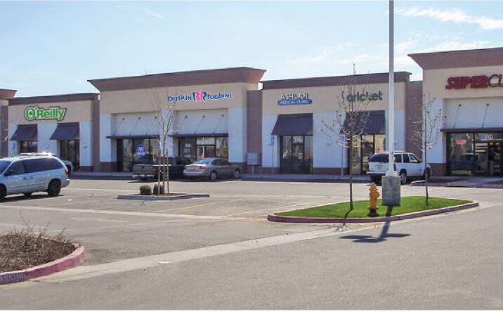 Pictures of Retail property located at 4409 W Ashlan Ave, Fresno, CA 93722 for lease - image #1