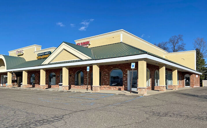 Pictures of Retail property located at 605 - 635 S OPdyke Rd, Lake Angelus, MI 48326 for lease - image #1