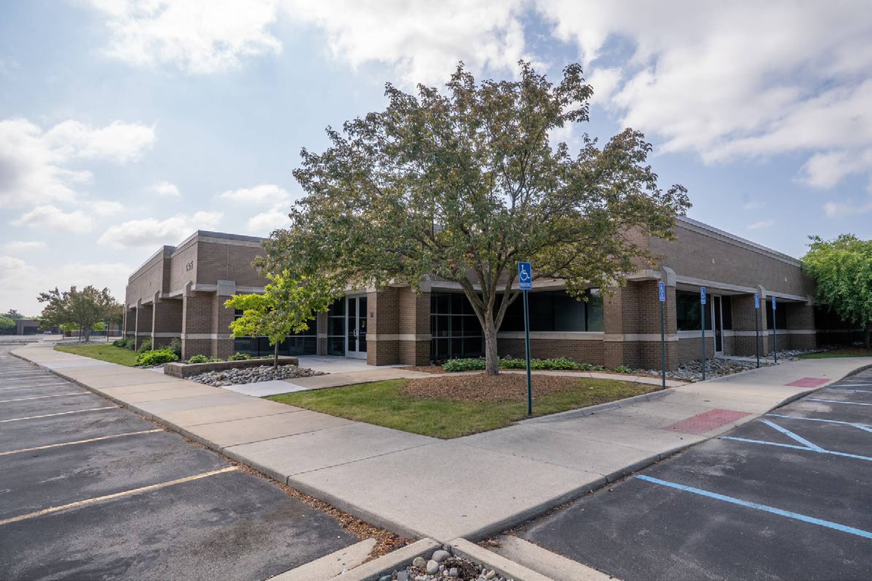 17475 Federal Dr, Allen Park, MI 48101