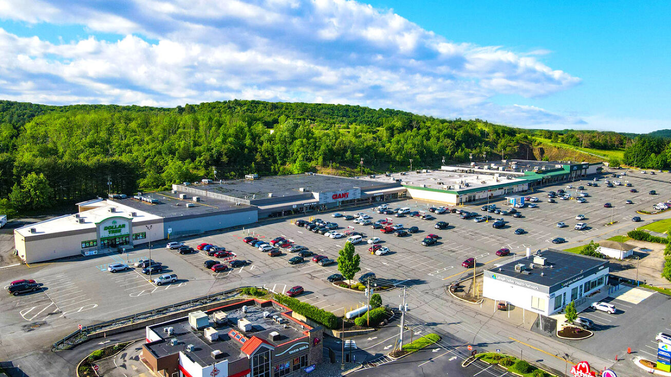 Pictures of Retail, Office property located at 1241 Blakeslee Blvd Dr E