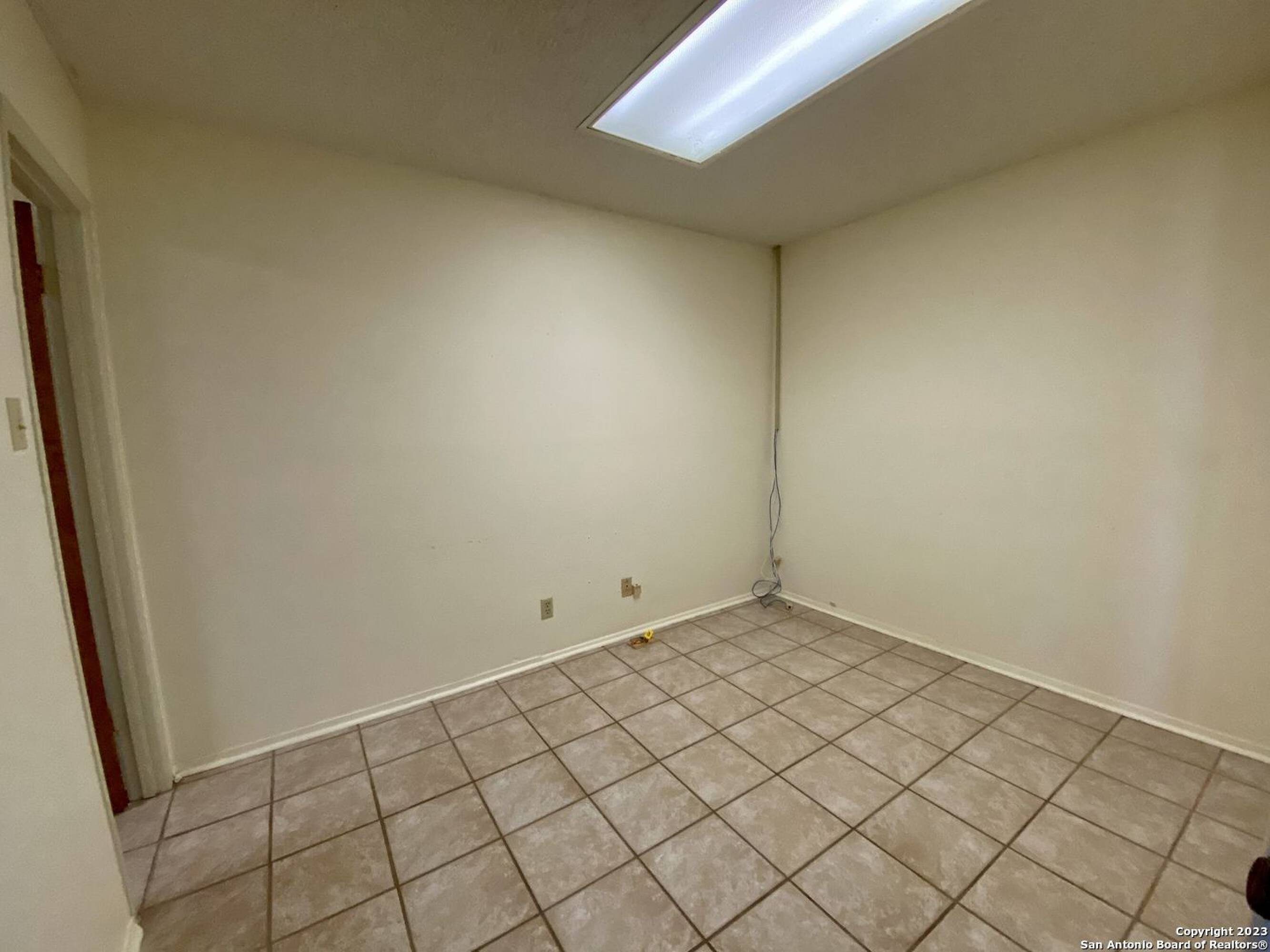 1103 Oak St, Jourdanton, TX 78026