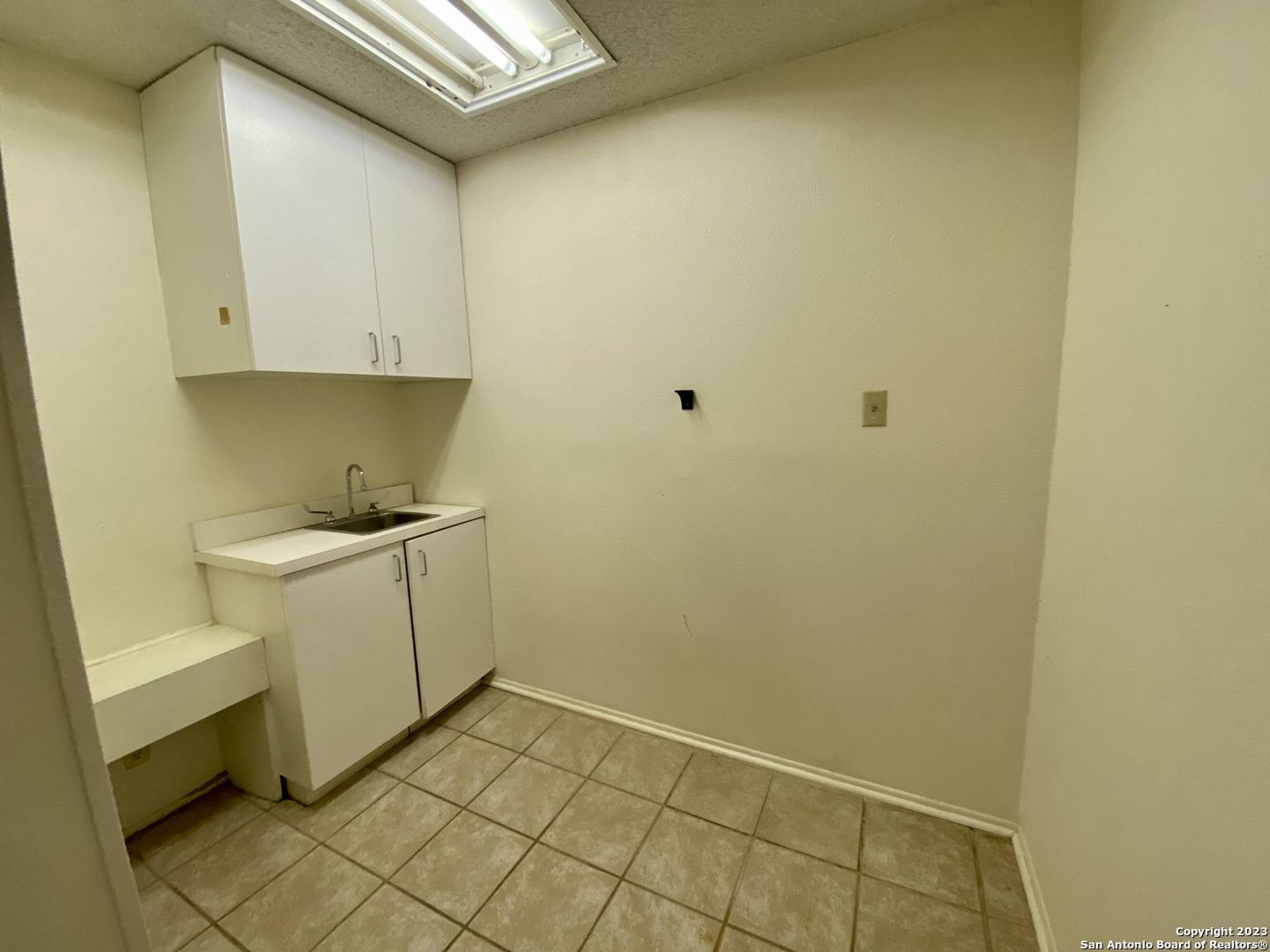 1103 Oak St, Jourdanton, TX 78026