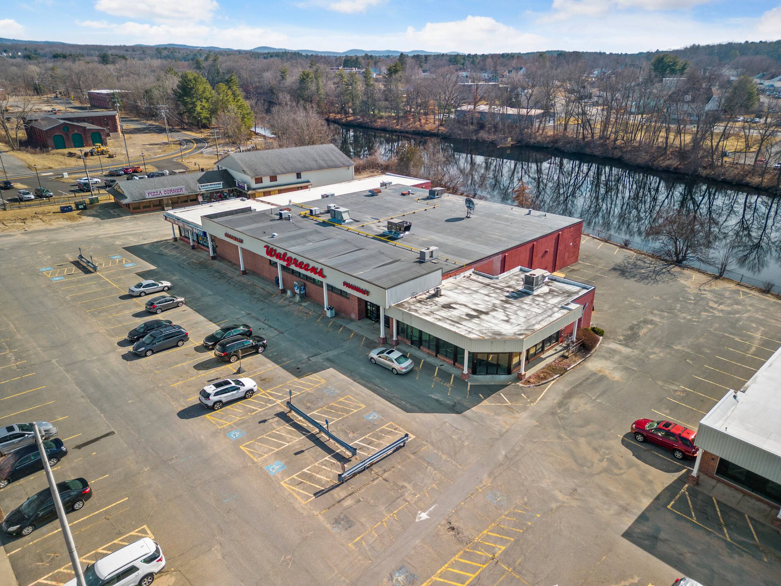 52 East St, Ludlow, MA 01056