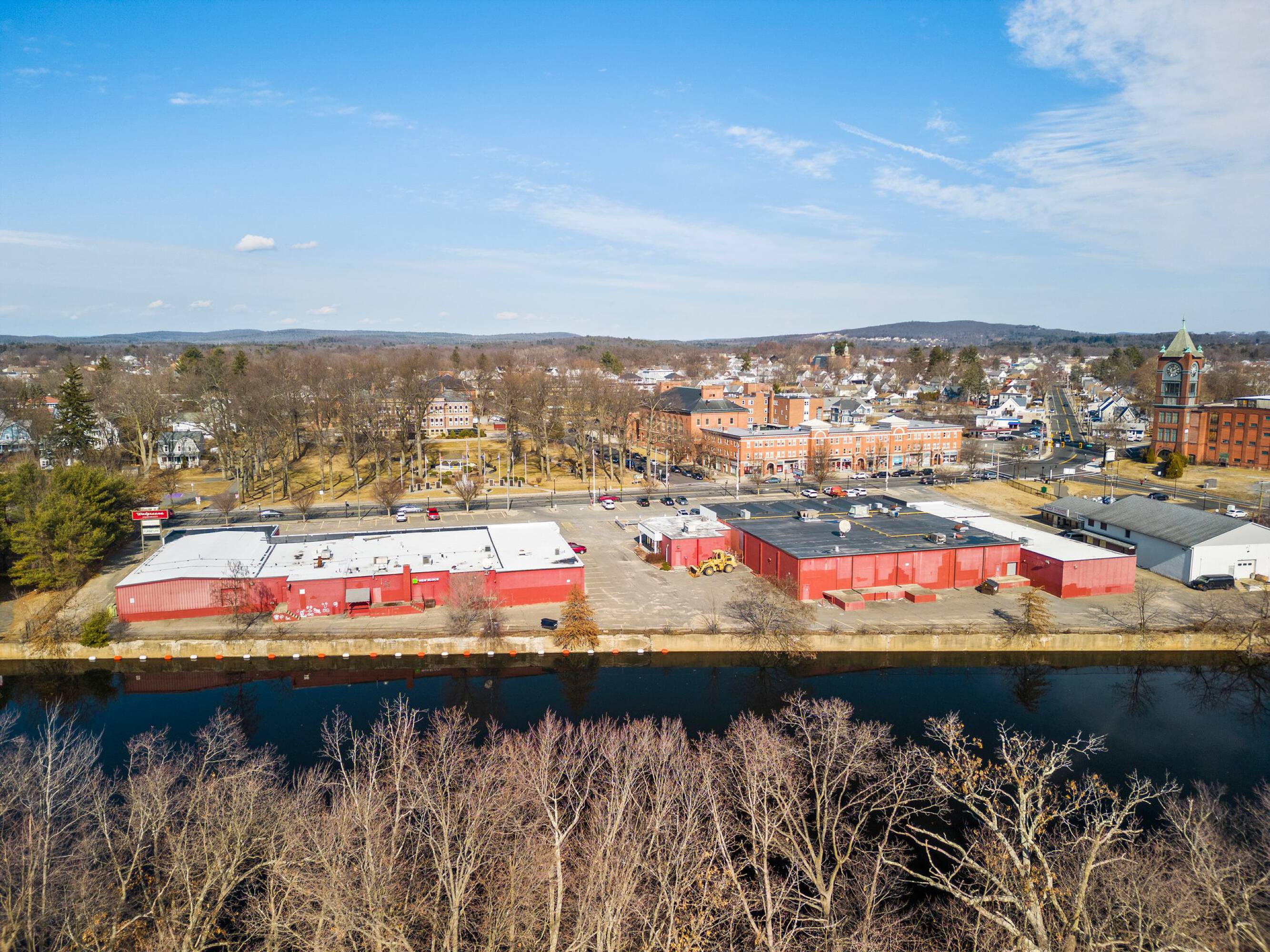 52 East St, Ludlow, MA 01056