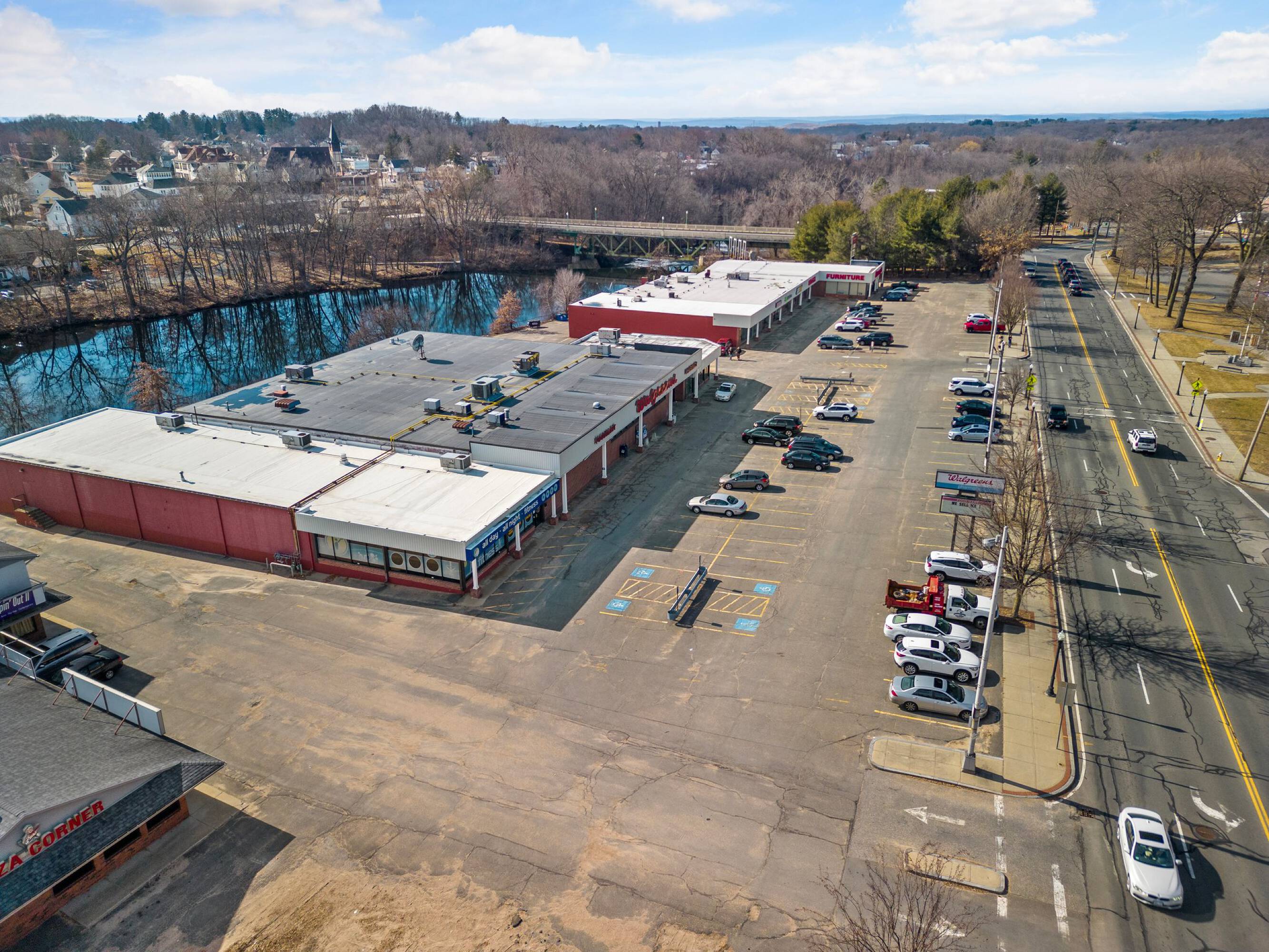 52 East St, Ludlow, MA 01056