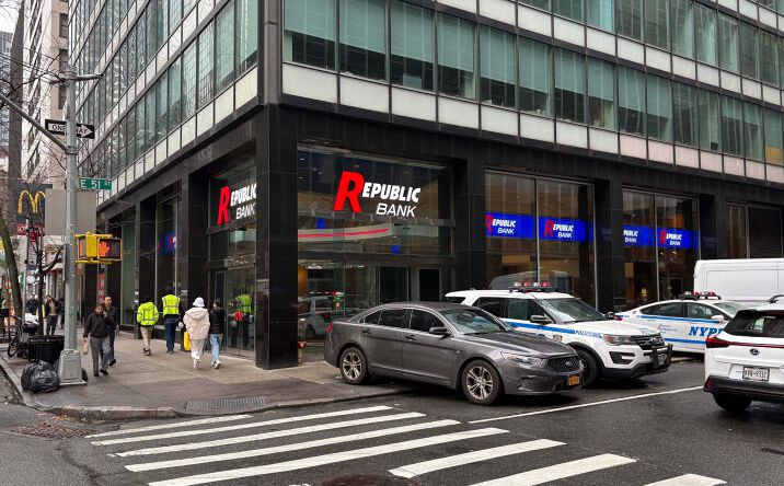 Pictures of Retail property located at 830 Third Avenue Between 50th & 51st, New York, NY 10022 for lease - image #1