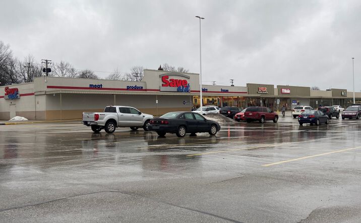 Pictures of Retail property located at 1400 S Arlington St, Akron, OH 44306 for lease - image #1